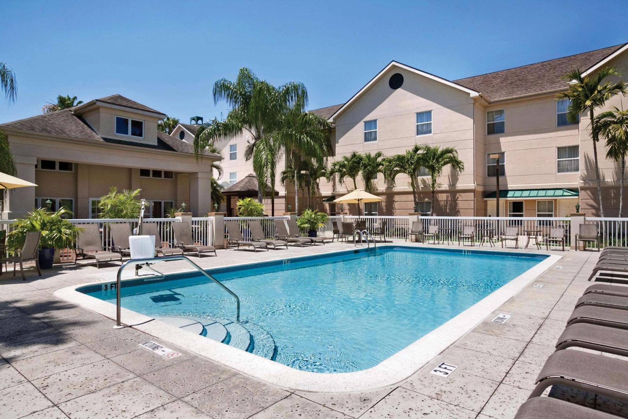 Homewood Suites By Hilton Fort Myers Exterior foto